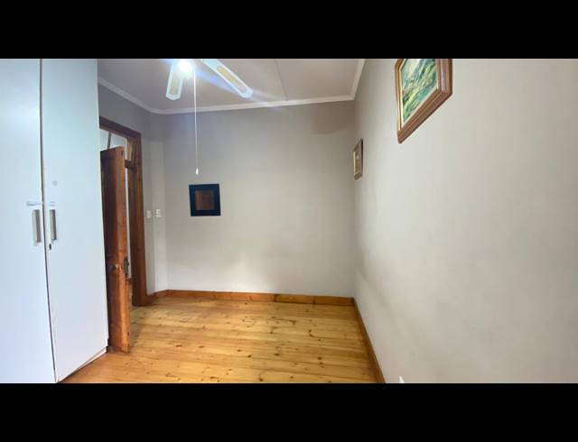 2.5 BEDROOM FLAT TO LET IN ESSENWOOD
